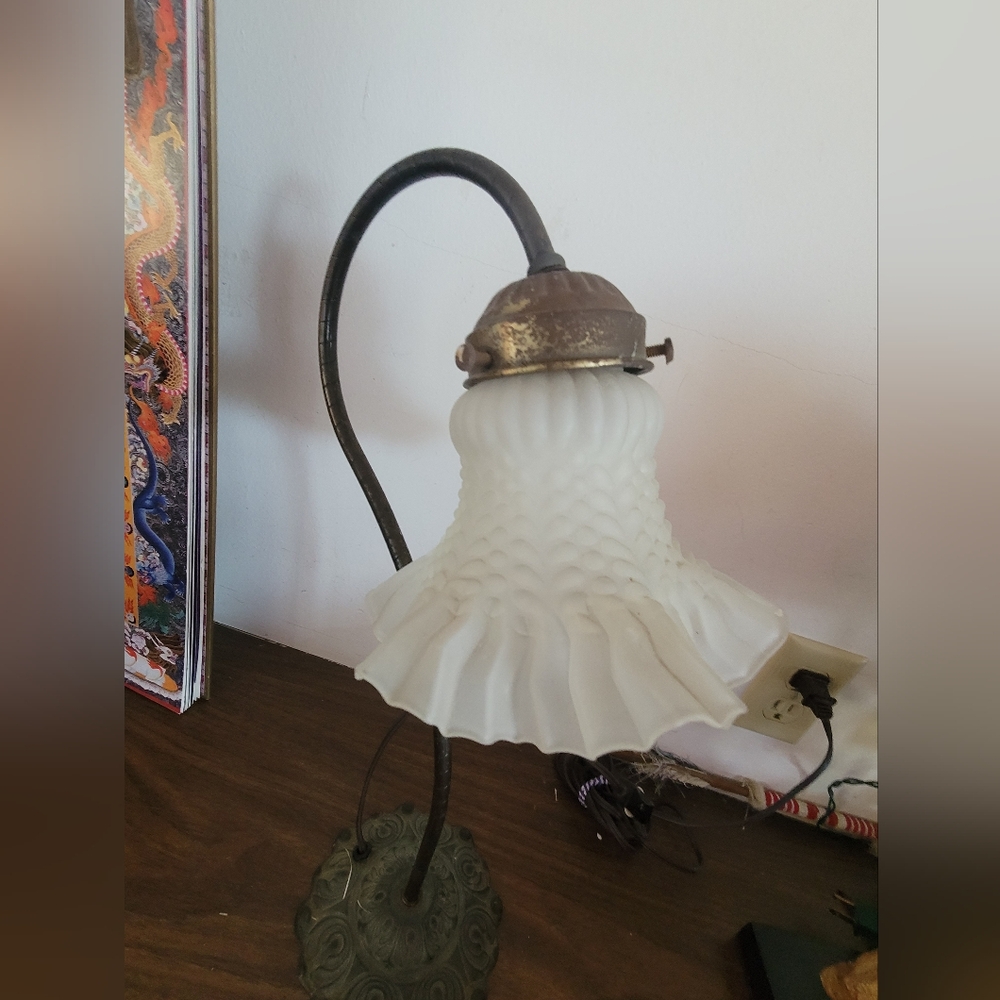 Antique Art deco tulip lily brass table lamp - Picture 9 of 16